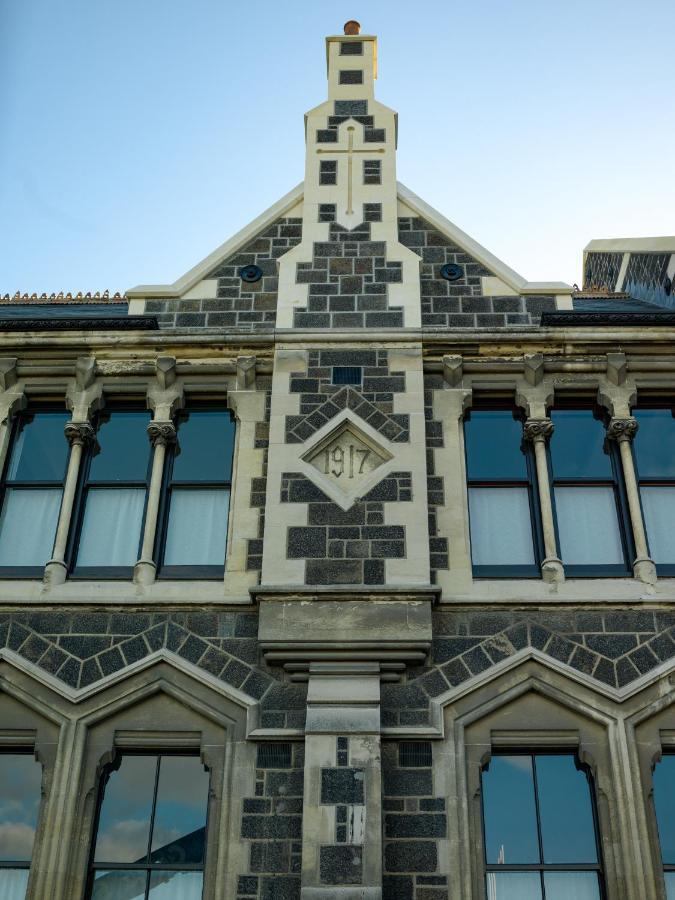 The Observatory Hotel Christchurch Ngoại thất bức ảnh The 1917 date stone