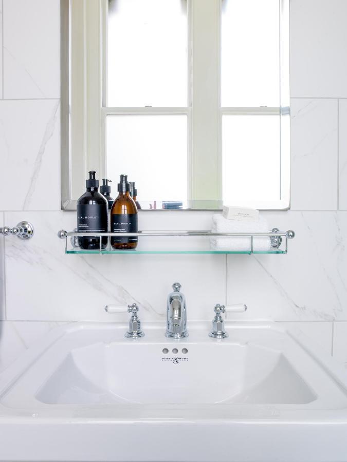 The Observatory Hotel Christchurch Ngoại thất bức ảnh A glass shelf