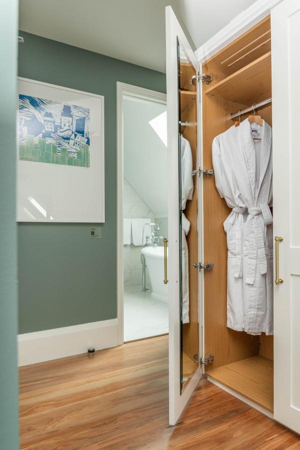 The Observatory Hotel Christchurch Ngoại thất bức ảnh A bathrobe hanging on a door