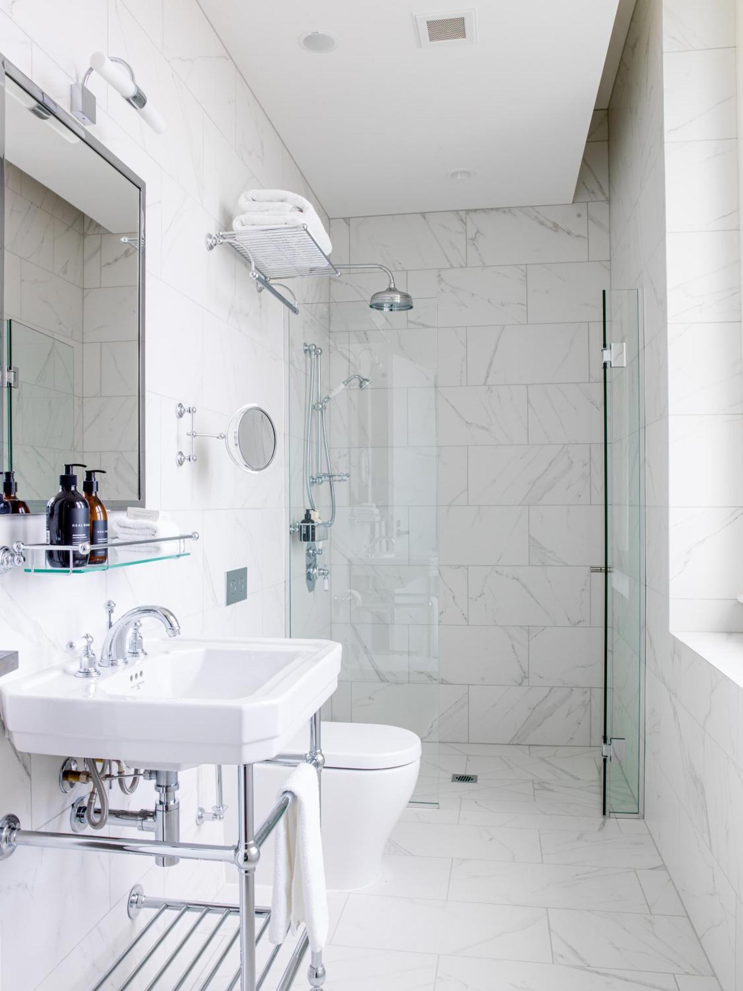 The Observatory Hotel Christchurch Ngoại thất bức ảnh A shower enclosure